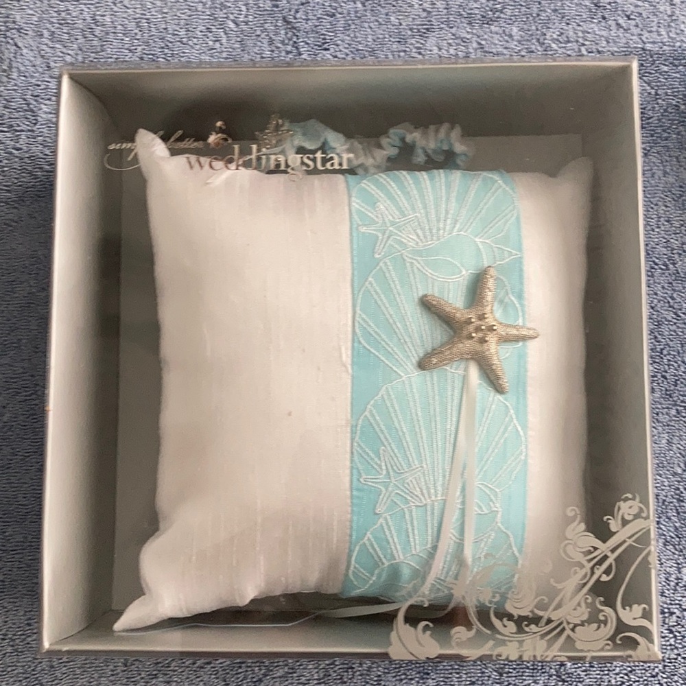 Wedding ring pillow with garter with starfish